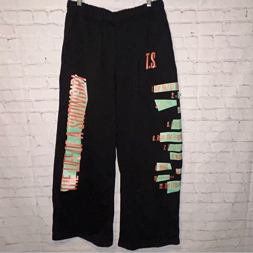 Taylor Swift The Life of a Showgirl sweatpants women’s size L‎